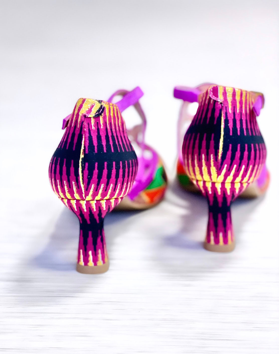 Escarpins Mikatinho: Élégance et confort en cuir daim bleu et fuchsia, idéals pour la danse de salon, Kizomba, salsa, tango Fabriqués main au Portugal.