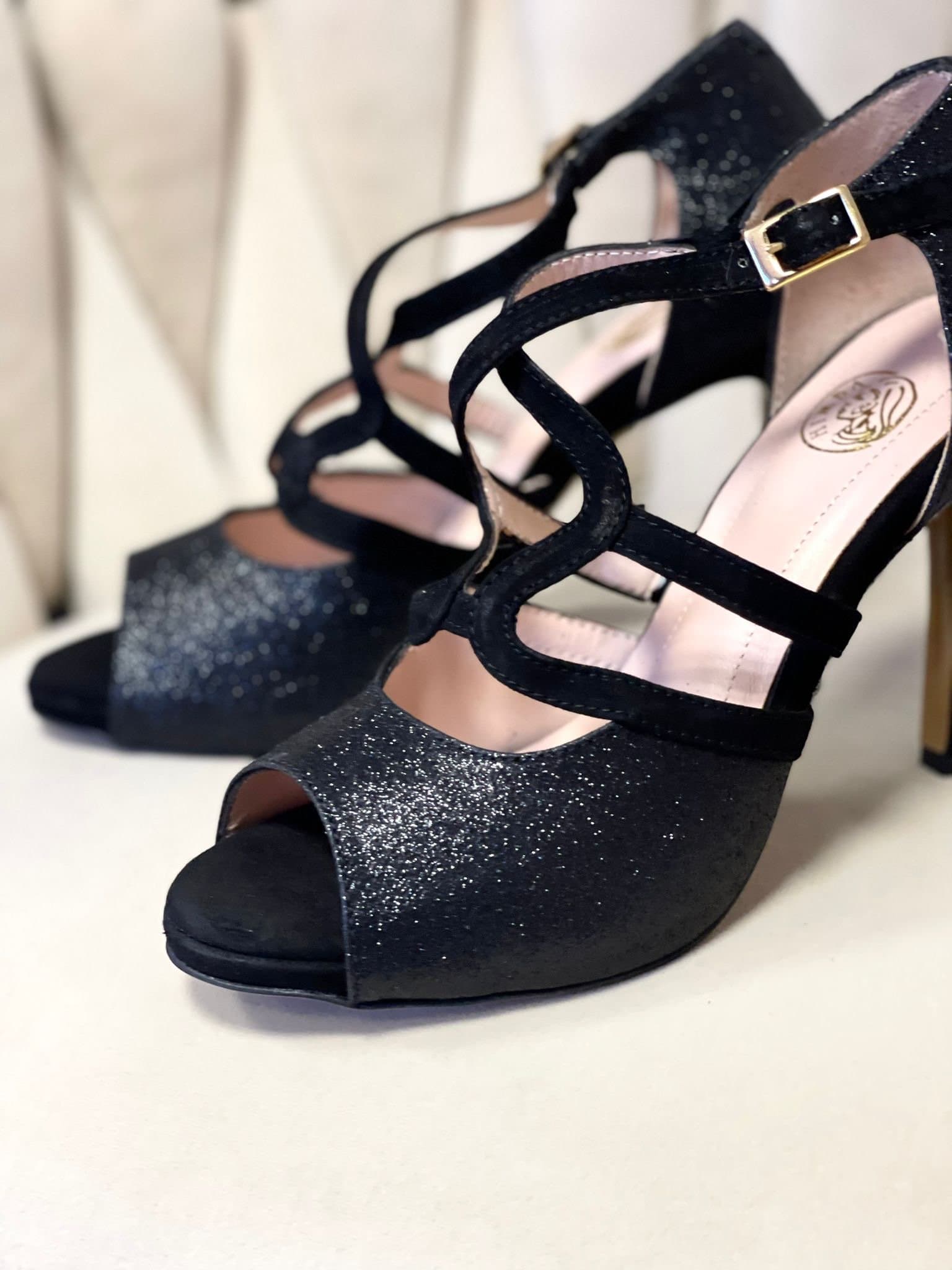Himba-chaussures-Kizomba-femme-confortables-cuir-noir-glitter