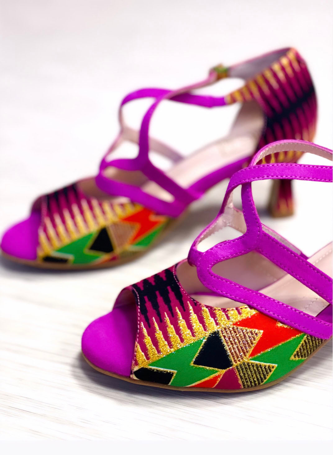 Escarpins Mikatinho: Élégance et confort en cuir daim bleu et fuchsia, idéals pour la danse de salon, Kizomba, salsa, tango Fabriqués main au Portugal.