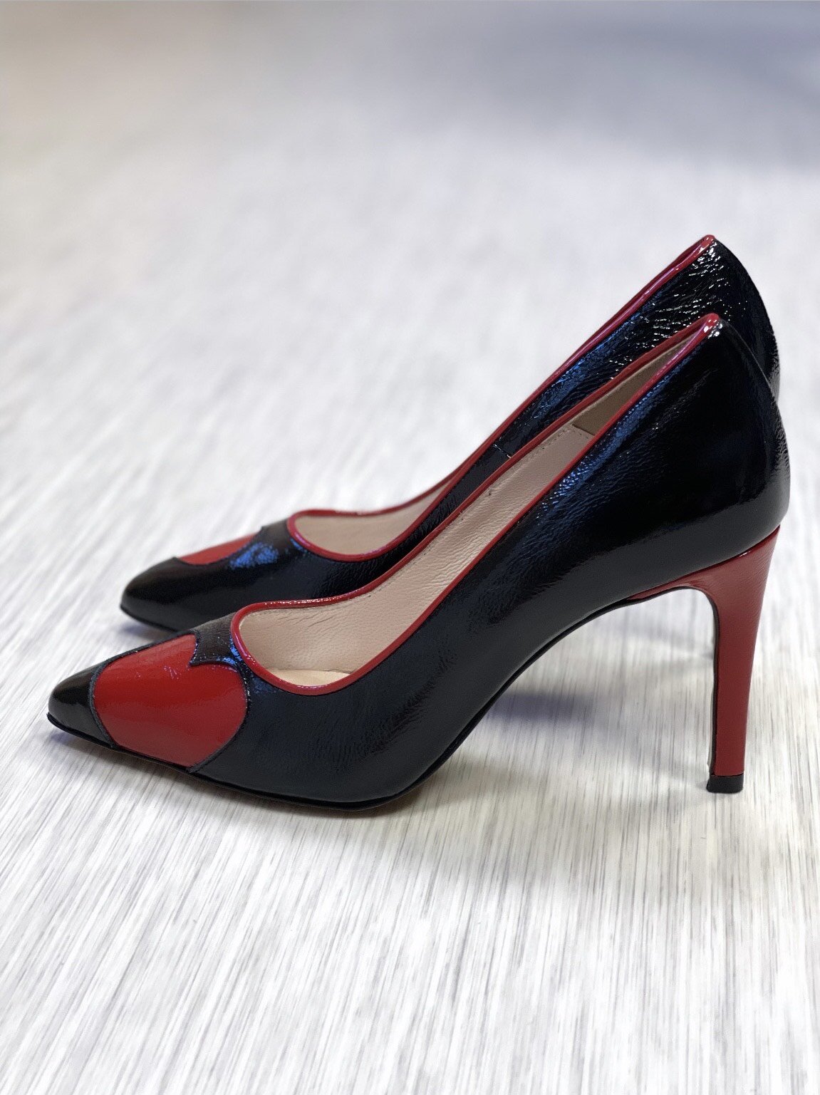 Escarpins NZAU cœur rouge cuir verni