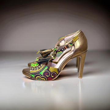 Himba Fashion - Escarpins BOTEMI en cuir véritable et tissu Wax. Des chaussures extrêmement confortables et idéales pour les danses Kizomba, Semba, Ginga et autres danses de salon.