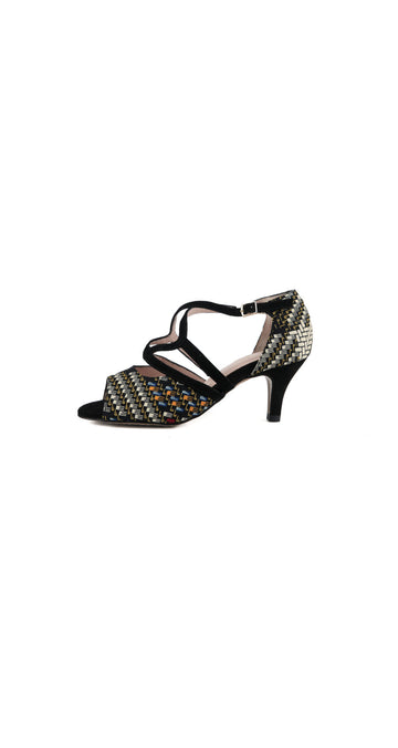 Himba Shoes - Danse Femme. Escarpins MAHE PRAIA en cuir et tissu ethnique Wax. Apportez une touche d’originalité à vos tenues avec des talons originaux et colorés, au quotidien ou pour danser car ils sont extrêmement confortables.