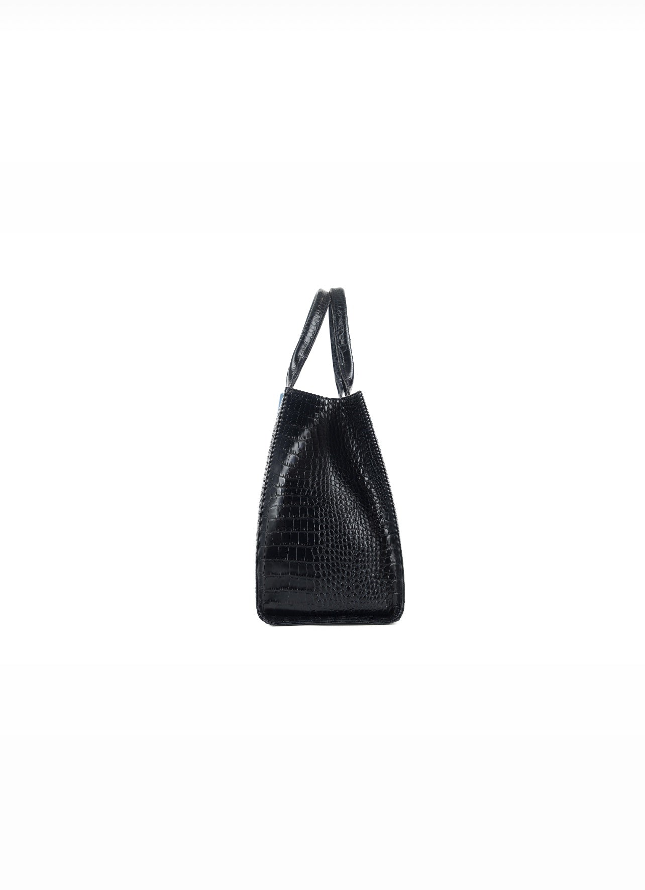 Himba Shoes - Le sac GOINDA Himba grand format incarne l'élégance audacieuse avec son design en cuir imitation croco associé à un tissu Bogolan indigo, soigneusement conçu avec des pigments naturels au Mali.