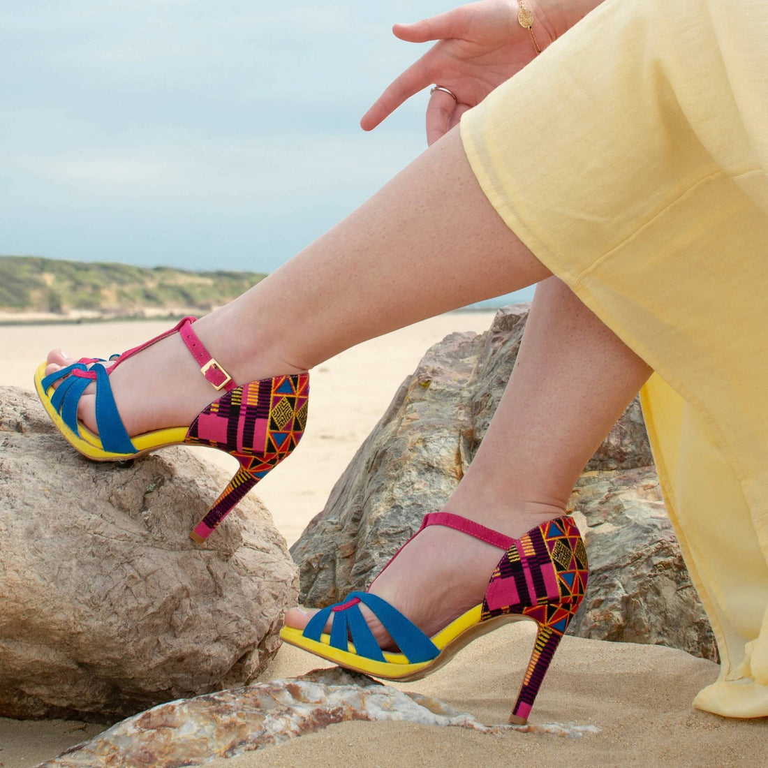 La chaussure DIONGUE est l'accessoire idéal pour danser avec style et élégance.