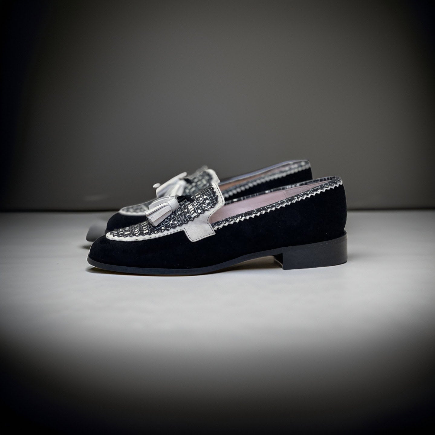 Les mocassins Zeno ajoutent une touche de charme et d'originalité à votre tenue de danse.