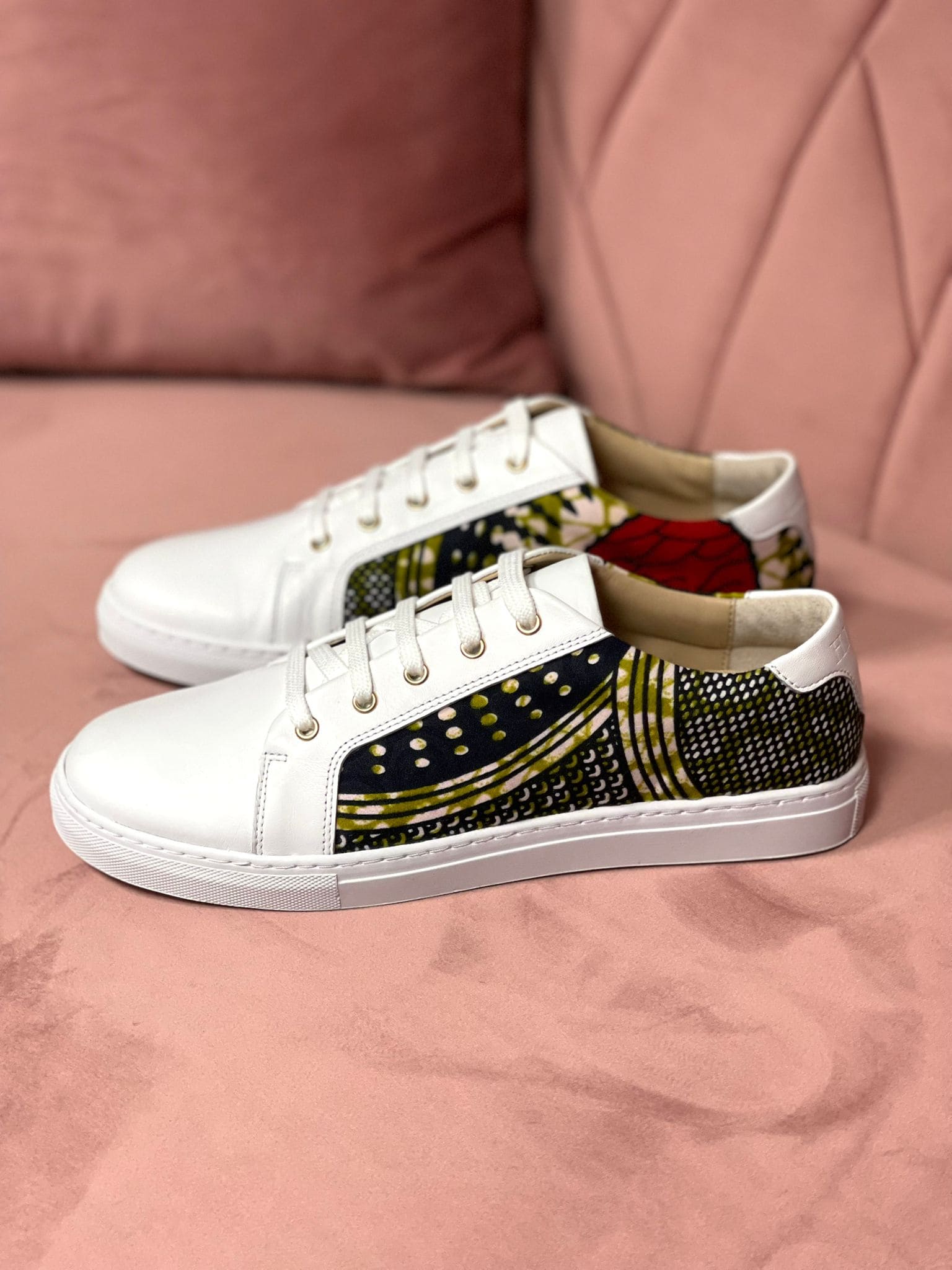 Sneakers NAMIBE – Fusion d’Élégance Artisanale et Design Unique en Cuir Wax