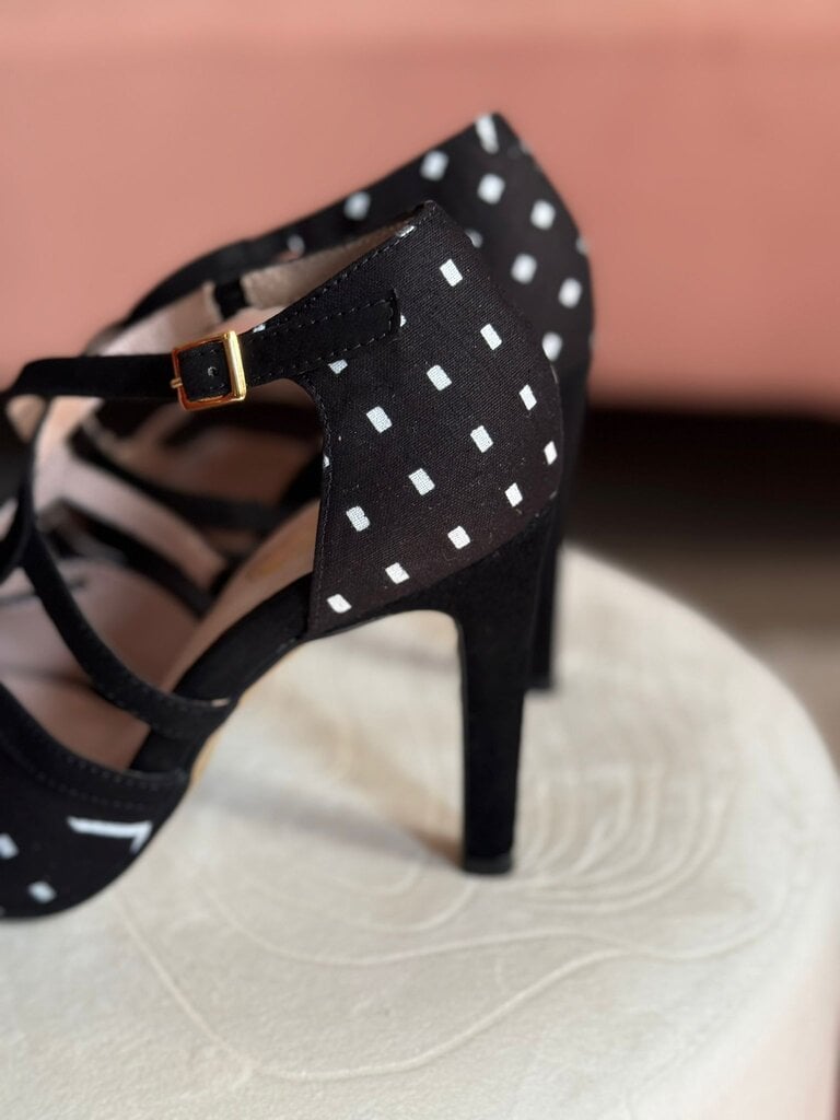 himba-fashion-aptabogo-chaussures-kizomba-femme-cuir-wax