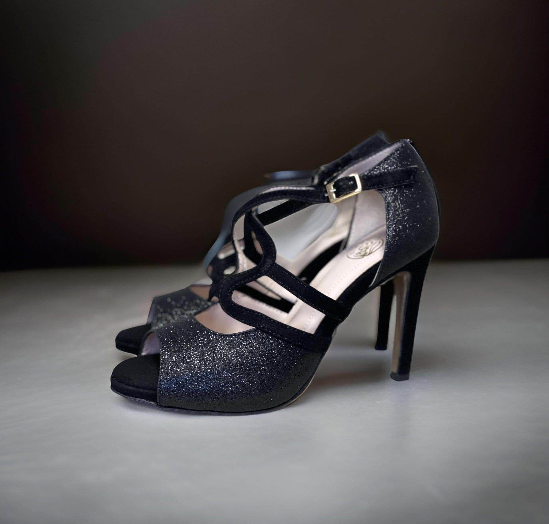Himba-chaussures-Kizomba-femme-confortables-cuir-noir-glitter