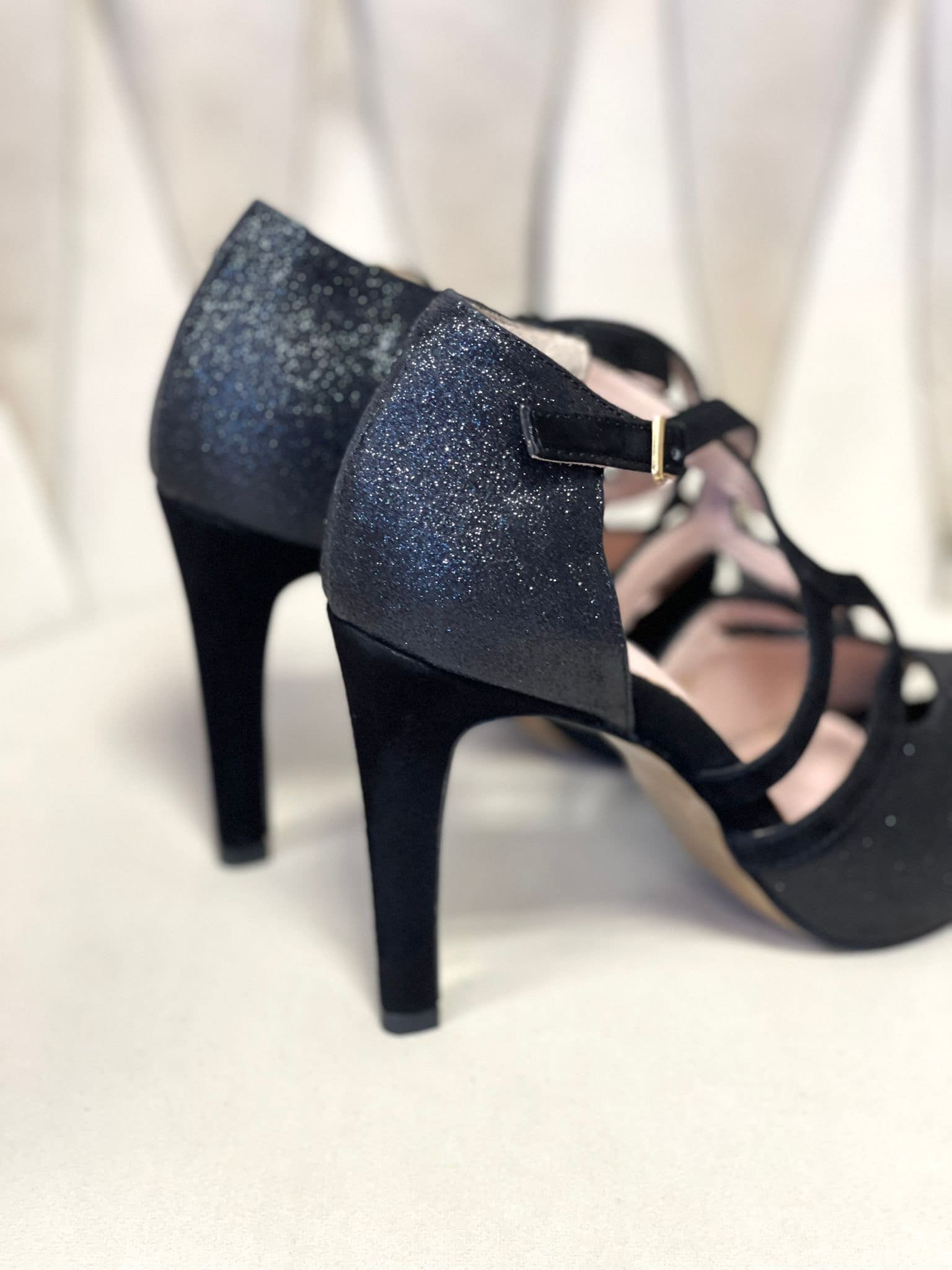 Himba-chaussures-Kizomba-femme-confortables-cuir-noir-glitter
