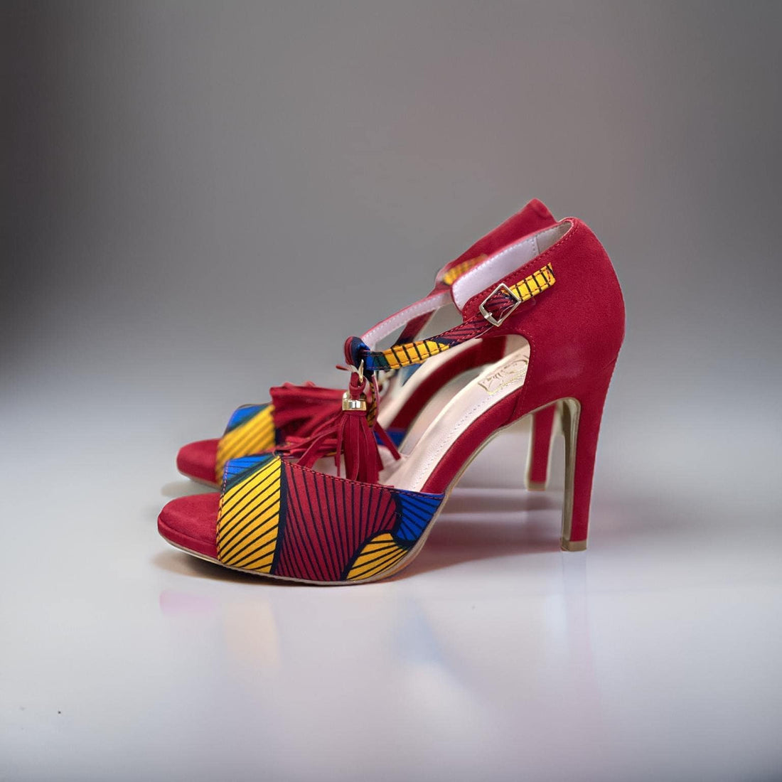 Chaussures à talons pour danse kizomba et semba en daim rouge et tissu wax - modèle unique Himba