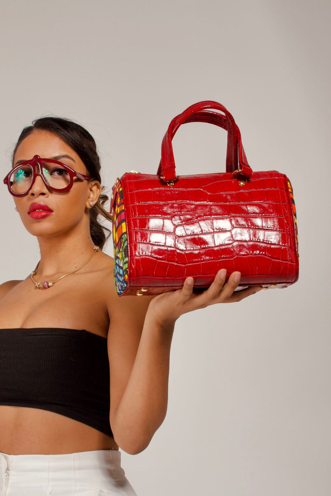 Sac ATEL en cuir croco rouge vernis et tissu ethnique wax multicolore.