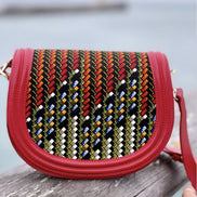 sac ethnique cuir rouge motifs Himba