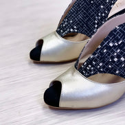 Chaussures Xicada en cuir et tissu-ethniqueIdéales pour les grandes occasions, ces chaussures allient confort et style