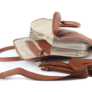 Sac ordinateur SIKWE en cuir et tissu ethnique wax, il s'adapte à toutes les tailles d'ordinateurs portables et dispose de plusieurs compartiments de rangement pour vos accessoires et documents. Vous pouvez même charger votre ordinateur portable sans avoir besoin de le sortir du sac grâce à une ouverture spéciale. 