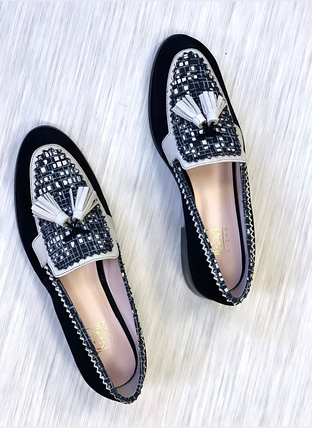 Les mocassins Zeno ajoutent une touche de charme et d'originalité à votre tenue de danse.