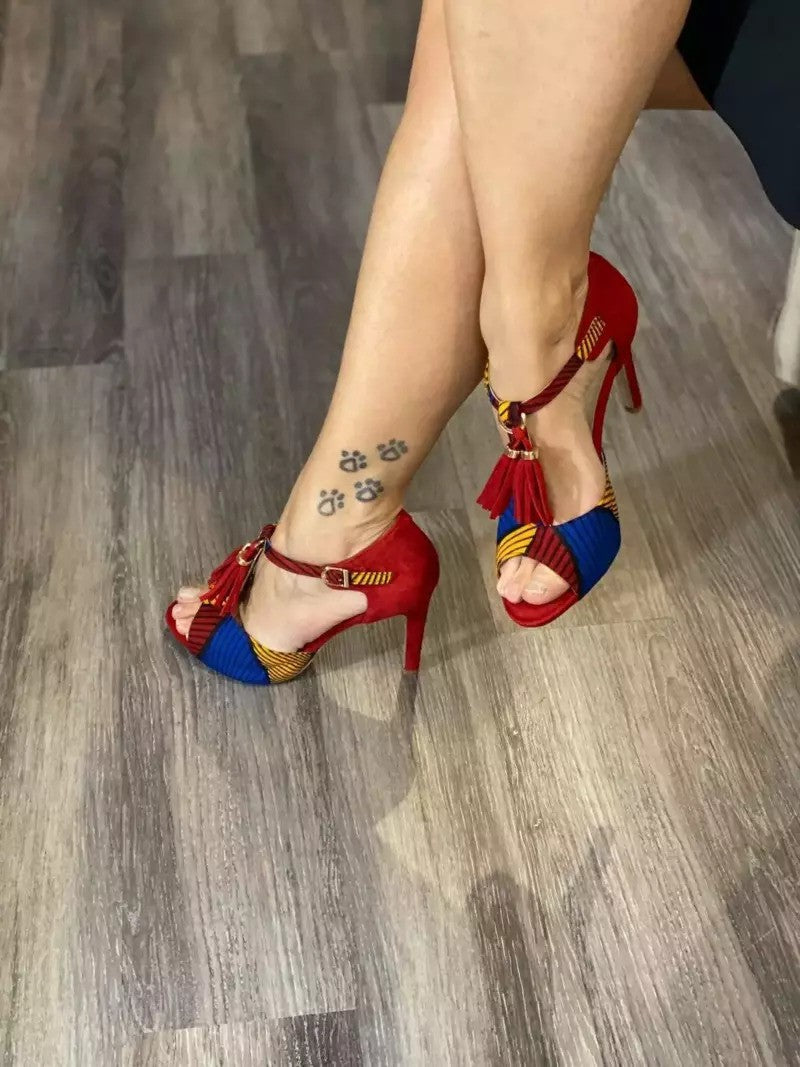 Chaussures à talons pour danse kizomba et semba en daim rouge et tissu wax - modèle unique Himba