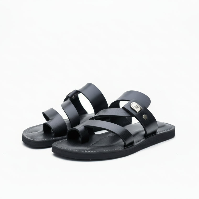 Chaque paire est unique et réalisée avec soin par des artisans talentueux au Sénégal. Optez pour l'élégance et le confort avec ces magnifiques sandales en cuir.