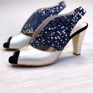 Chaussures Xicada en cuir et tissu-ethniqueIdéales pour les grandes occasions, ces chaussures allient confort et style