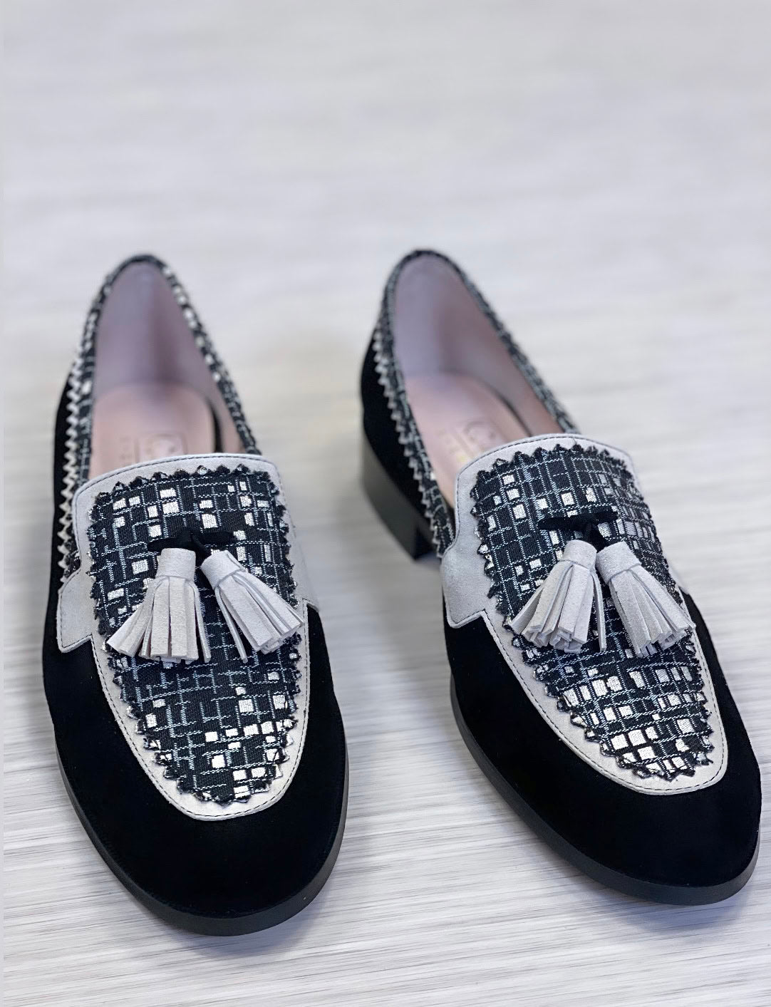 Les mocassins Zeno ajoutent une touche de charme et d'originalité à votre tenue de danse.