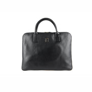 Le sac KWITT Himba est le choix parfait pour transporter votre ordinateur portable en toute sécurité et avec style. Avec sa combinaison de cuir véritable et de tissu éthique Wax, ce sac est à la fois original et tendance.