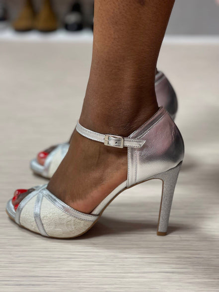 Himba Fashion - Chaussures JULIA en cuir argenté et tissu dentelle