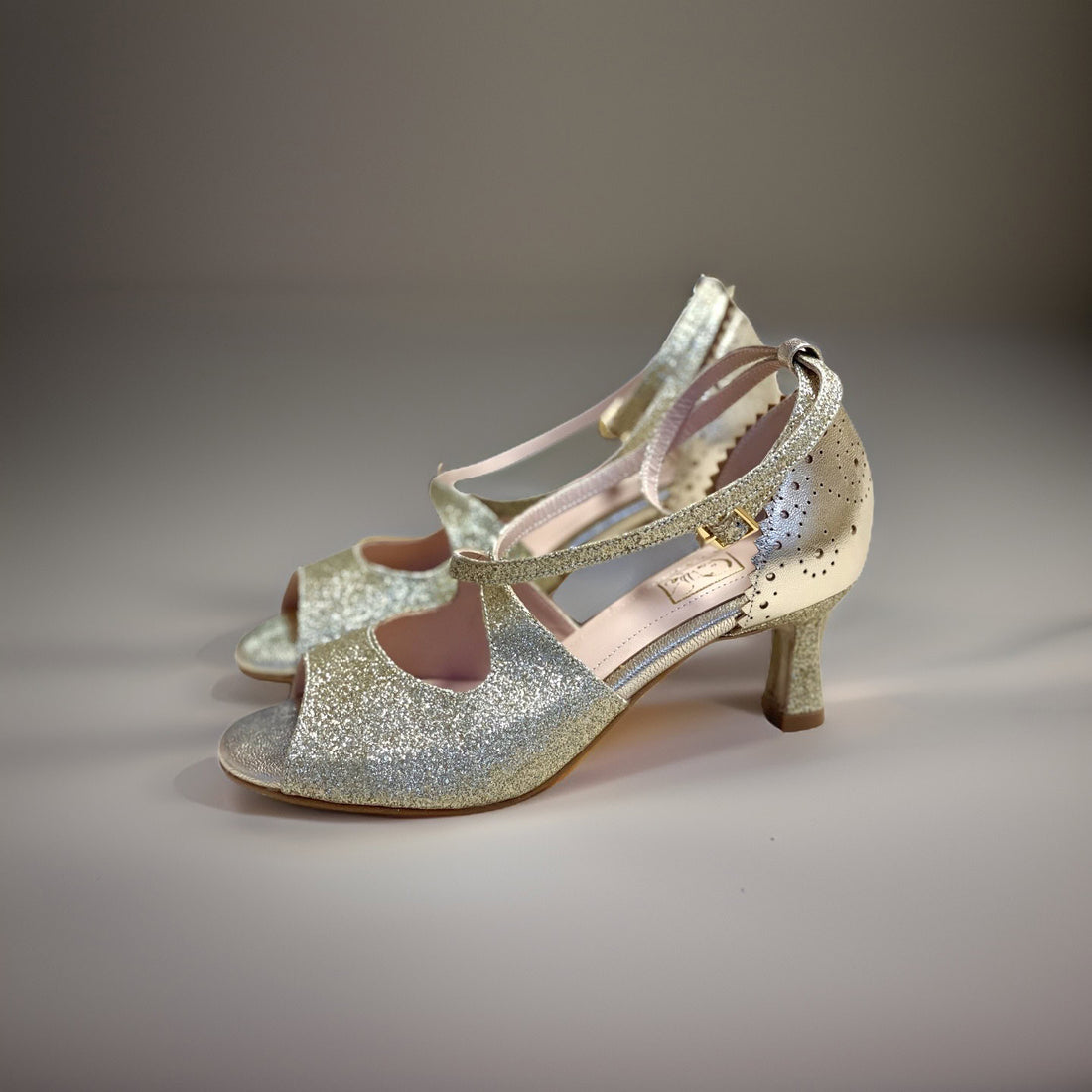 Himba Shoes - Escarpins Femme - Escarpins KIARINHA en cuir et paillettes or