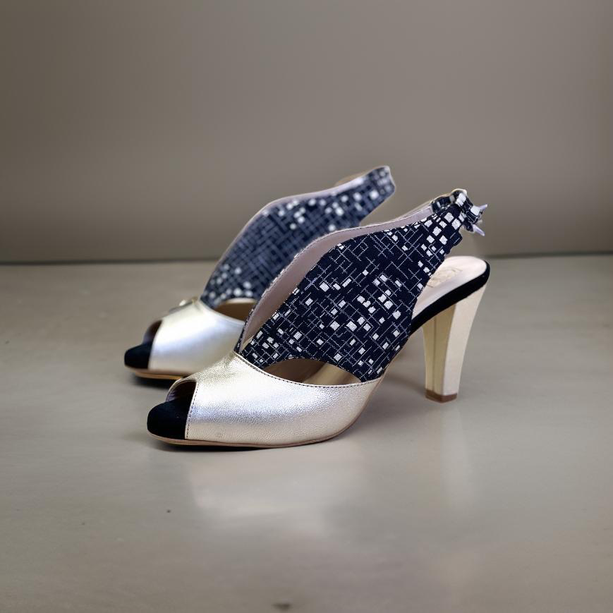 Chaussures Xicada en cuir et tissu-ethniqueIdéales pour les grandes occasions, ces chaussures allient confort et style