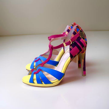 La chaussure DIONGUE est l'accessoire idéal pour danser avec style et élégance.