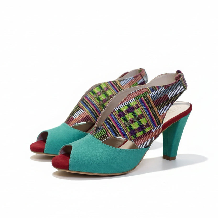 Chaussures VAGUNDA de Himba, une fusion parfaite entre tradition et modernité. Fabriquées à la main au Portugal, ces chaussures en daim offrent une souplesse incomparable.