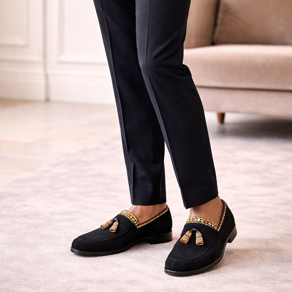  Mocassins Himba Lubango portés, daim noir et bande Samakaka, collection capsule NSI