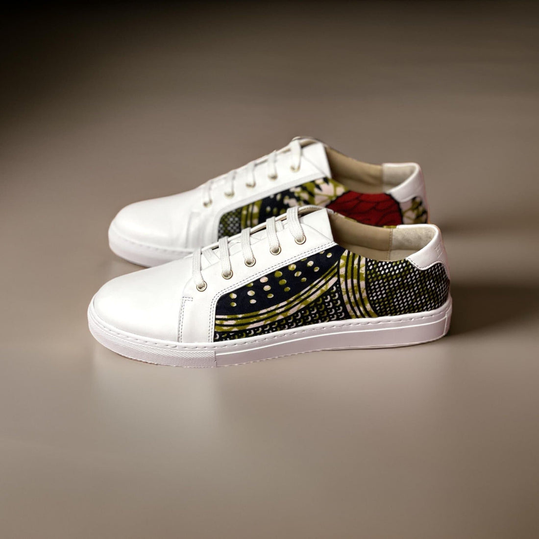 Sneakers NAMIBE – Fusion d’Élégance Artisanale et Design Unique en Cuir Wax