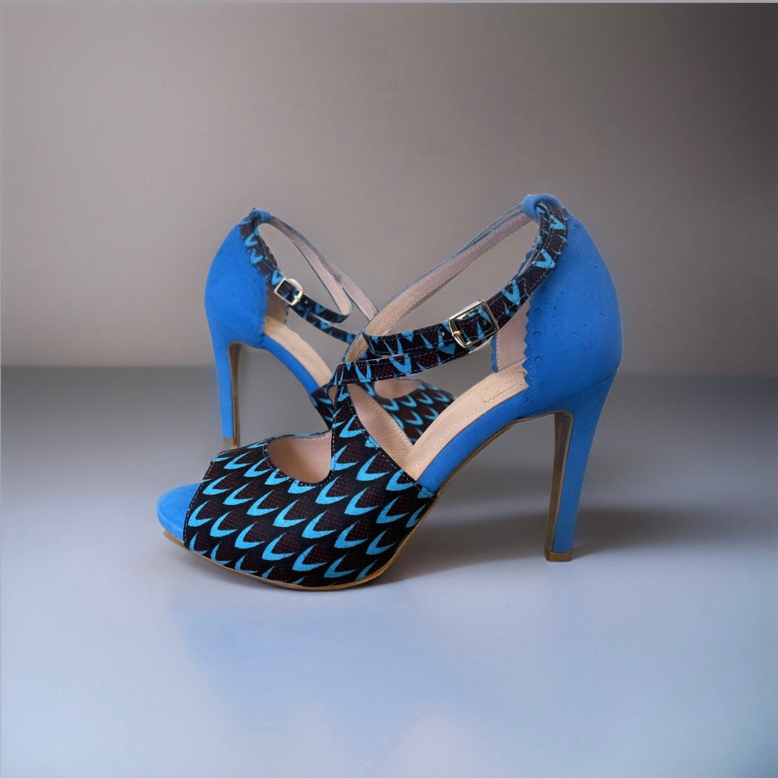Chaussures kizomba Bolingo bleu - Escarpins danse africaine wax bride croisée talon - Artisanat portugais Himba Fashion