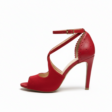 Chaussures kizomba Rosali rouge portées - Escarpins danse femme cuir perforé talon stable bride cheville - Artisanat portugais Himba Fashion