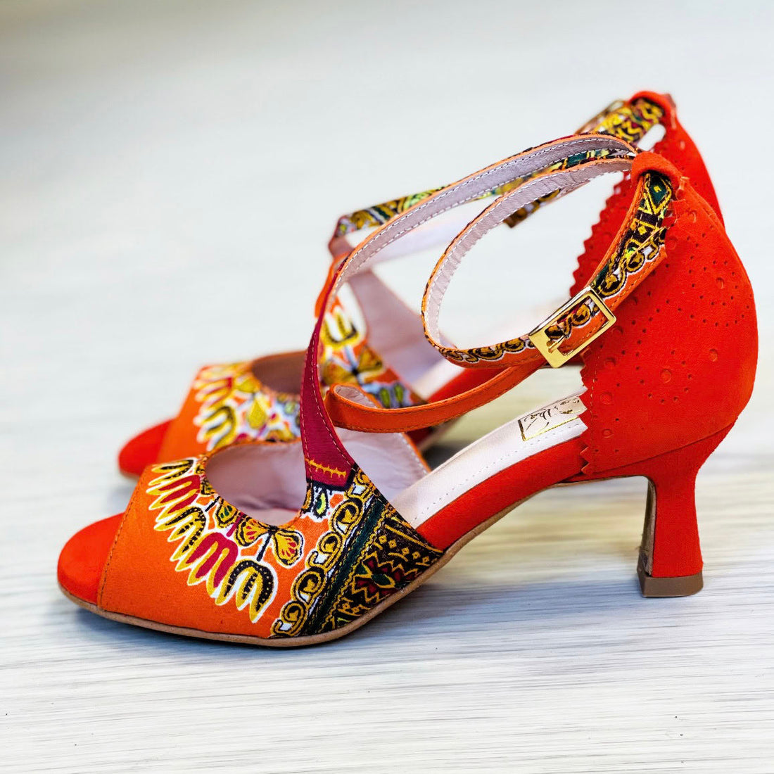 Escarpins BRINGINHA cuir orange tissu wax Addis-Abeba talon 5cm - Vue principale - Chaussures danse kizomba confort - Himba Fashion
