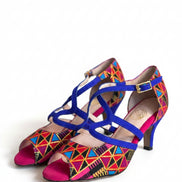 Escarpins NZINGINHA bleu royal et fuchsia - cuir artisanal et wax africain - talon 5cm - vue de côté - HIMBA Fashion