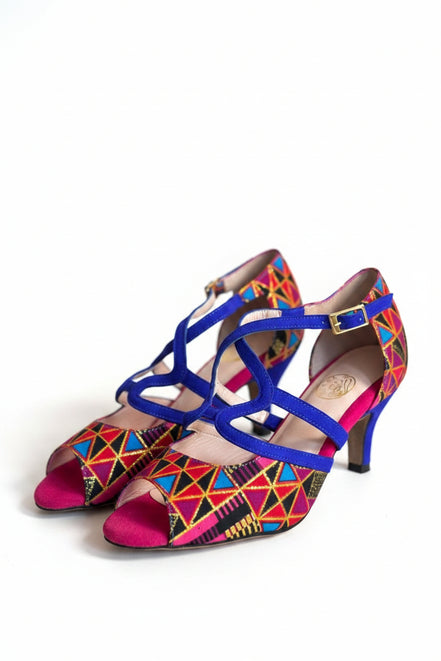 Escarpins NZINGINHA bleu royal et fuchsia - cuir artisanal et wax africain - talon 5cm - vue de côté - HIMBA Fashion
