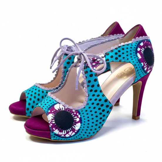 Escarpins TCHISSOLA violets et bleus - cuir artisanal et wax africain - talon 6cm - vue de profil - HIMBA Fashion