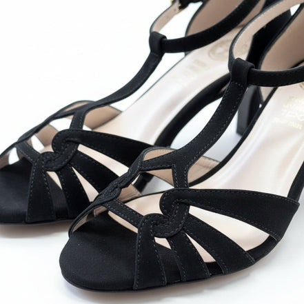 Escarpins WEZINHA cuir tissu Jacquard français talon 5cm - Vue portée lifestyle - Plateforme 0,5cm confort - Himba Fashion