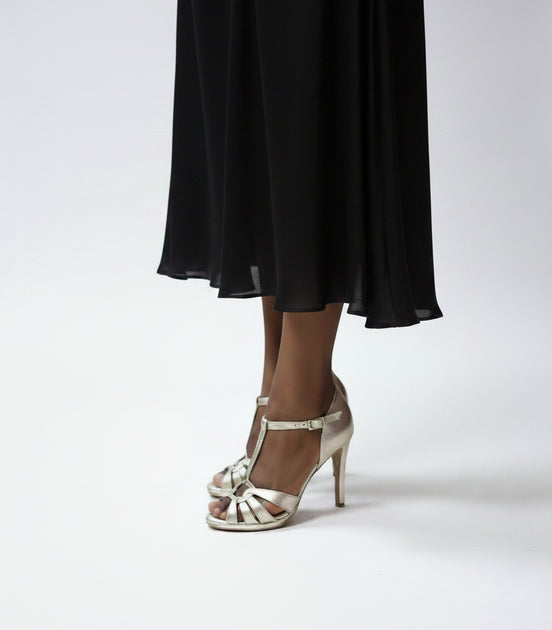 Chaussures de danse Himba Fashion CYRIA en cuir or métallisé, vue latérale, talon haut élégant, bride en T, idéales pour kizomba et occasions spéciales 