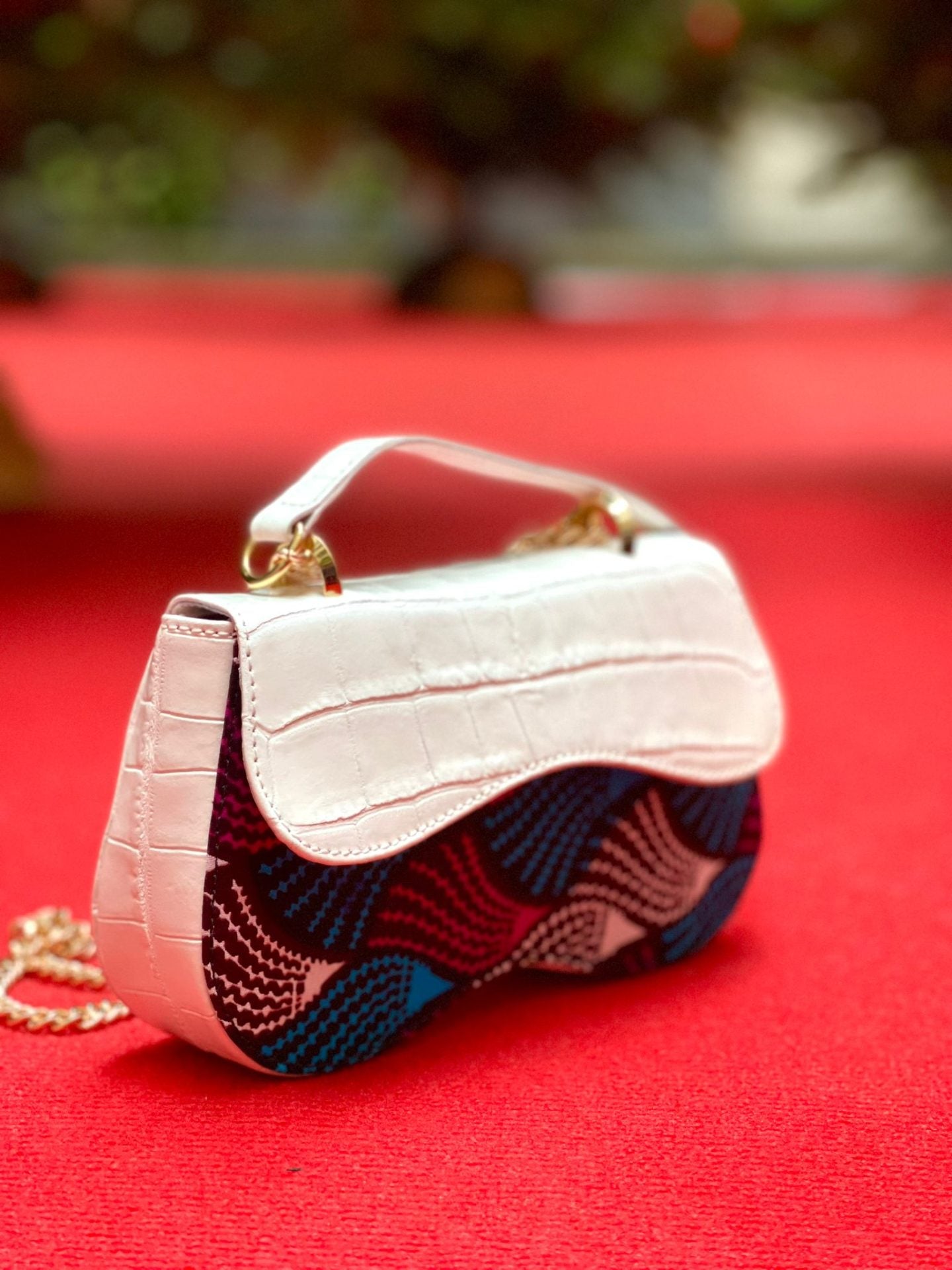 Sac NUF en cuir croco blanc et tissu ethnique wax multicolore