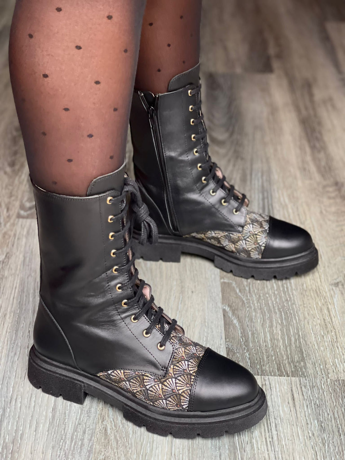 Bottines à lacets AROAB cuir noir et tissu ethnique jacquard