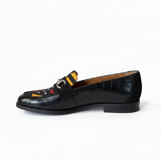 Mocassins GOHALA noirs et multicolores - cuir croco artisanal et wax africain - vue de profil - HIMBA Fashion