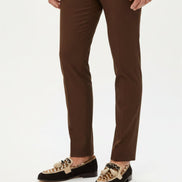 Mocassins HUAMBO marrons - cuir daim artisanal et tissu ethnique africain - vue chaussure portée par homme - HIMBA Fashion