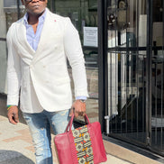Sac ordinateur KWAME prune et multicolore - cuir artisanal et wax africain - L42cm x h32cm - vue porté - HIMBA Fashion