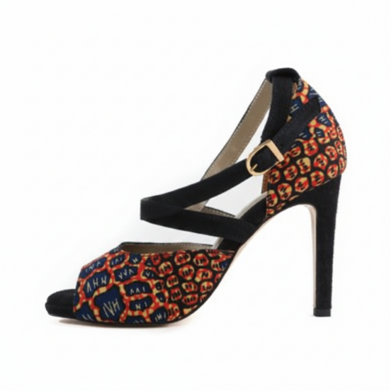Sandales Skin Himba Fashion – chaussures de danse Kizomba et Semba en cuir bleu marine et tissu à motifs brique et bleu marine, peep toe, double bride croisée, talon aiguille, fabrication artisanale portugaise