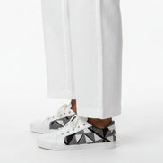 Sneakers KIVU blanches et noires - cuir - vue chaussure portée - HIMBA Fashion