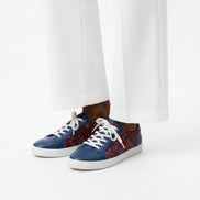 Sneakers MATADI bleues et multicolores - cuir et wax - vue chaussure portée - HIMBA Fashion