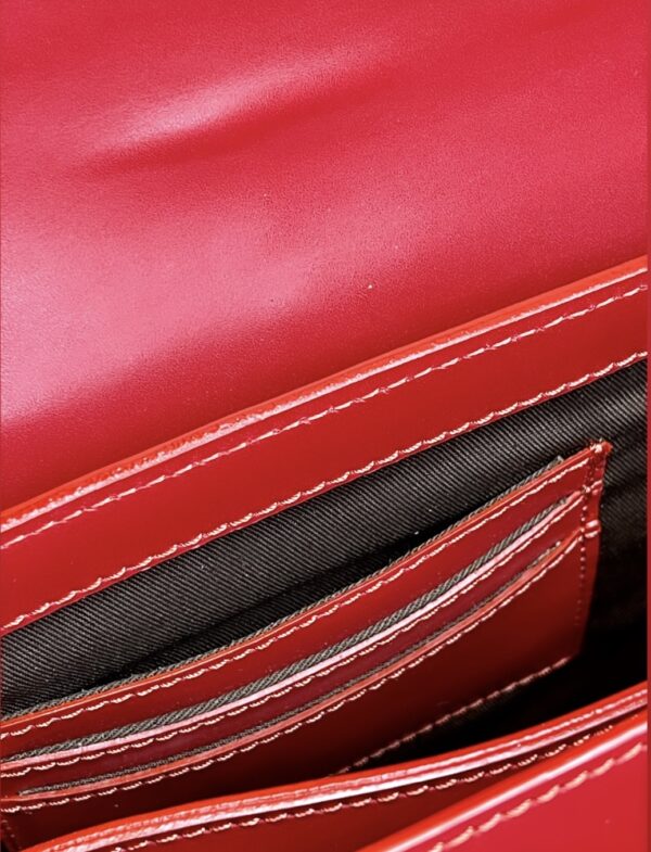 sac ethnique cuir rouge motifs Himba
