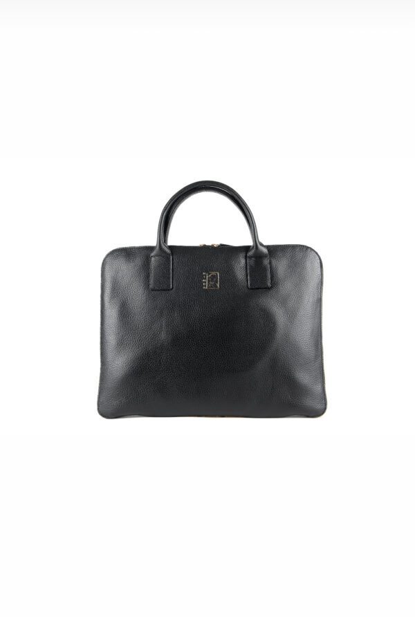 Le sac KWITT Himba est le choix parfait pour transporter votre ordinateur portable en toute sécurité et avec style. Avec sa combinaison de cuir véritable et de tissu éthique Wax, ce sac est à la fois original et tendance.