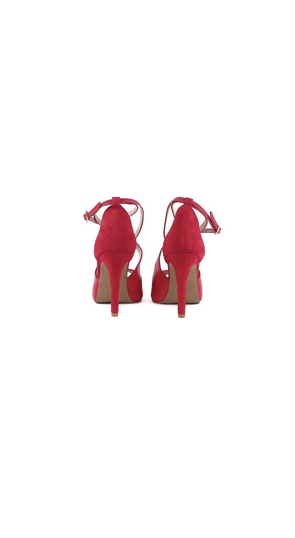 ROSALI d'Himba Shoes : Chaussures de danse femme en cuir véritable rouge, idéales pour la Kizomba. Confortables, qualité artisanale, faites main avec des matières nobles pour une authenticité unique et une originalité sans égale.